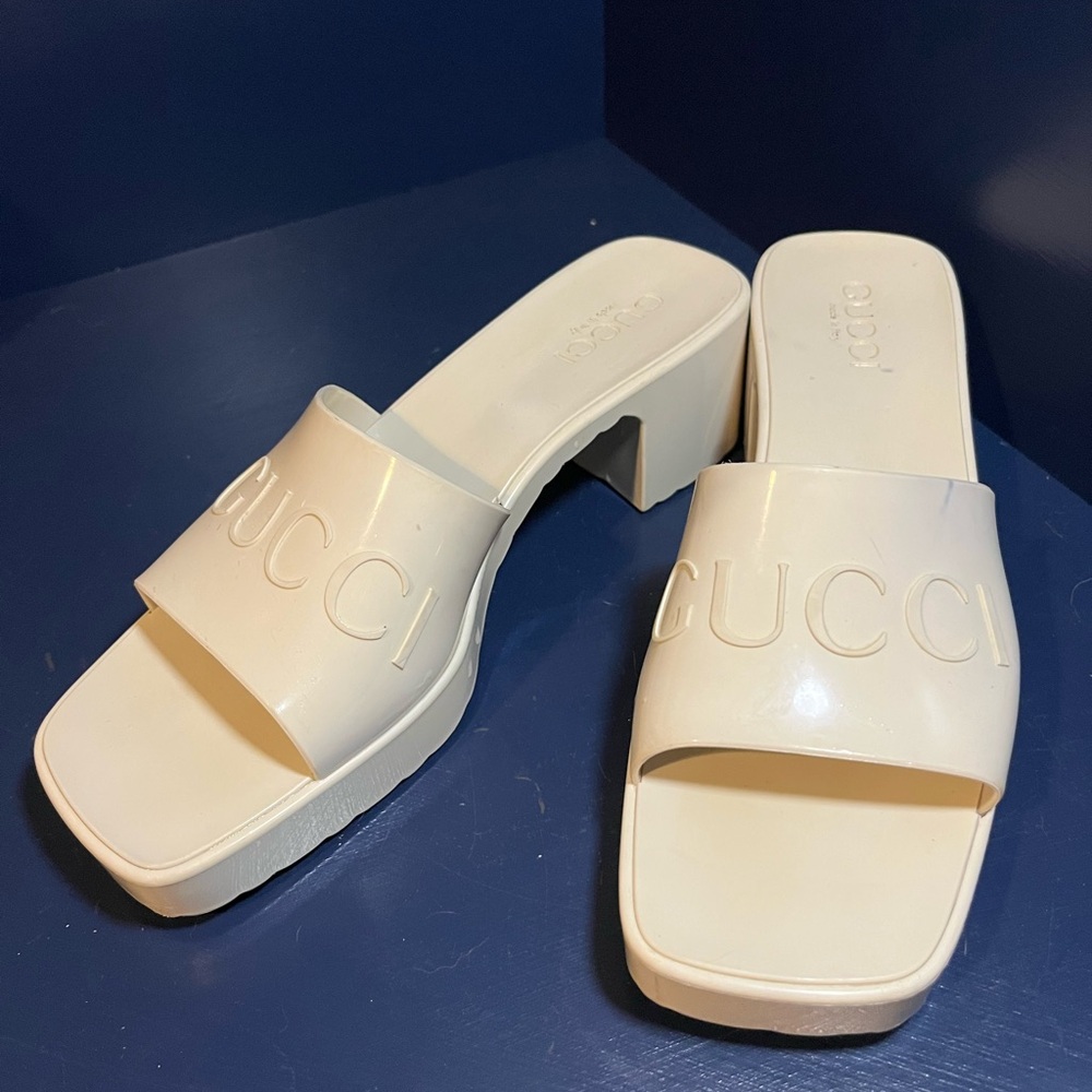 Gucci cream white rubber slide sandals mules with logo - 39 (W8.5-9)